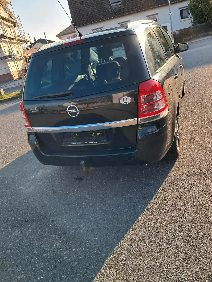 Gebraucht Opel Zafira 140 PS (102 kW) 2013 Schwarz Van / Kleinbus