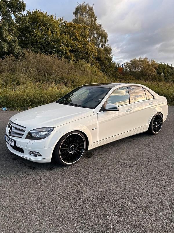Weiß Gebraucht 2009 Mercedes C300 Limousine | 7.000 € (Superpreis) - Bild 1/4