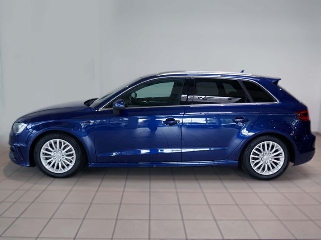 Gebraucht Audi A3 Ambiente 179 PS (131 kW) 2015 Scubablau metallic (metallic) Limousine