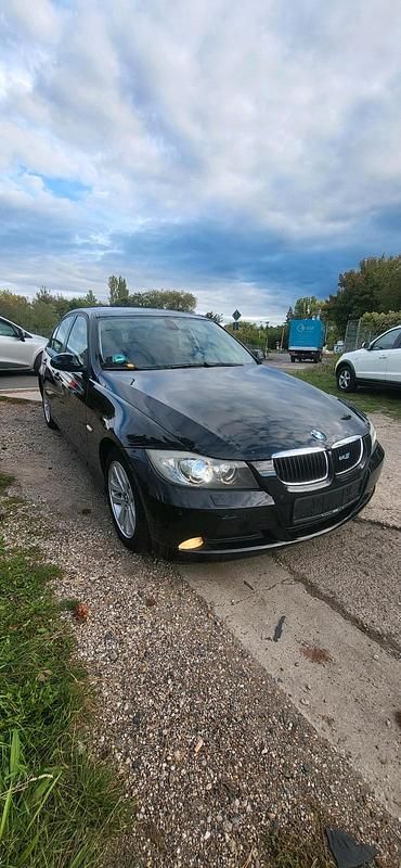 Schwarz Gebraucht 2008 BMW 318 Limousine | 4.400 € (Superpreis) - Bild 1/4
