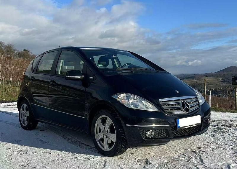 Schwarz Gebraucht 2012 Mercedes A180 Avantgarde Limousine | 3.990 € (Superpreis) - Bild 1/4