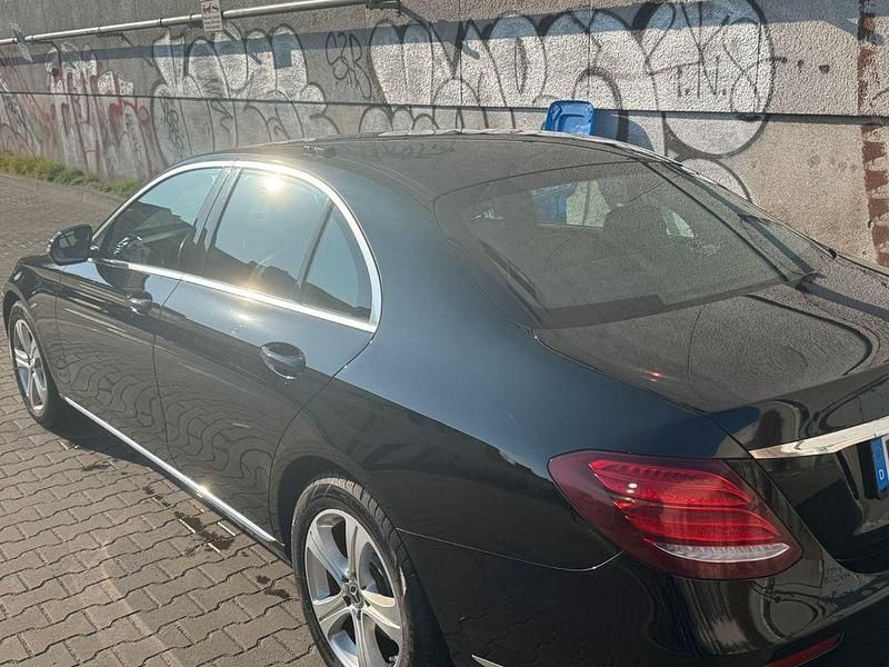 Gebraucht Mercedes E200 160 PS (117 kW) 2018 Schwarz Limousine