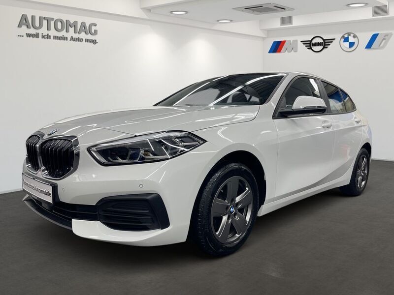 Alpinweiß uni Gebraucht 2021 BMW 118 Advantage Kleinwagen | 18.970 € (Fairer Preis) - Bild 1/4