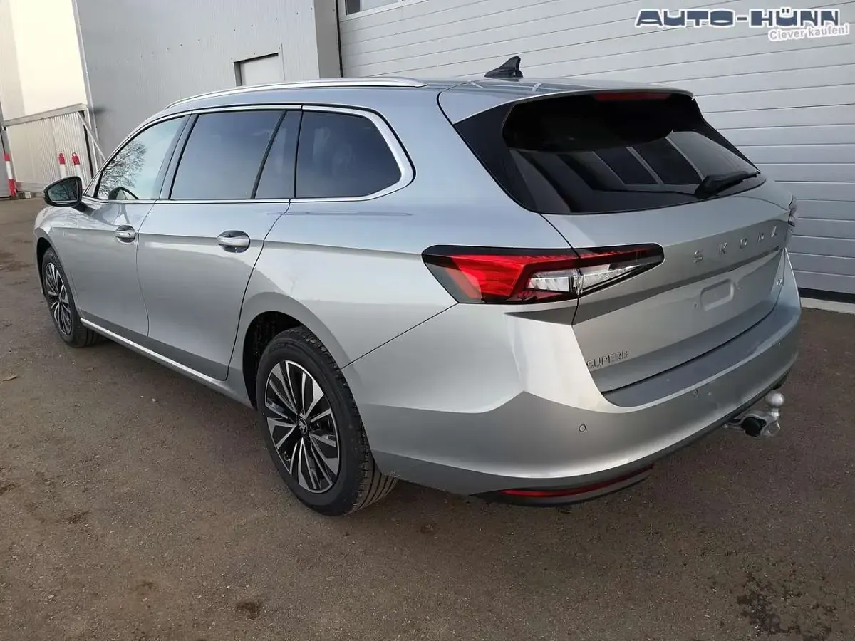 Nuova Skoda Superb Selection 193 CV (141 kW) 2025 Argento Station wagon