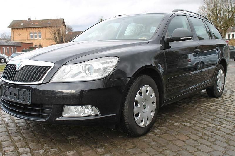 Schwarz Gebraucht 2011 Skoda Octavia Ambiente Limousine | 2.499 € (Guter Preis) - Bild 1/4