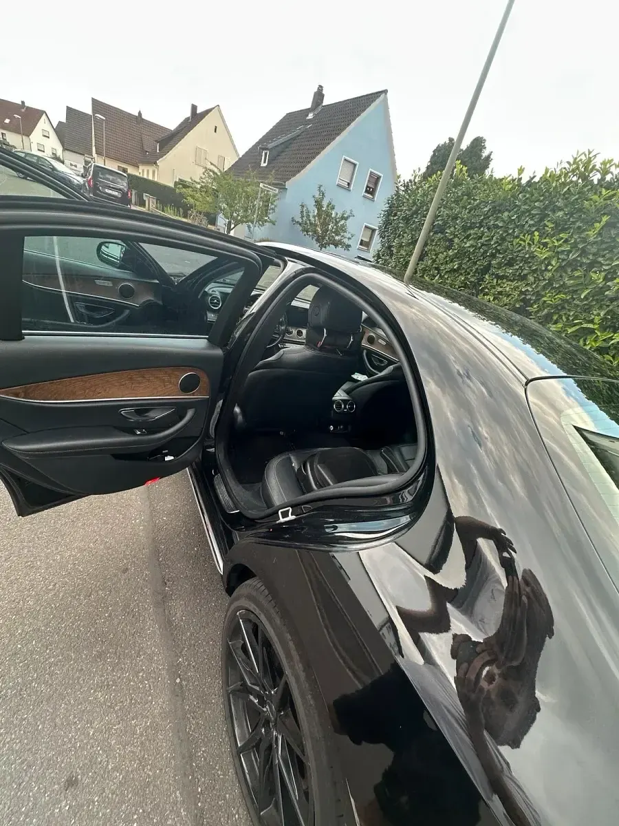 Gebraucht Mercedes E250 211 PS (155 kW) 2016 Schwarz Limousine