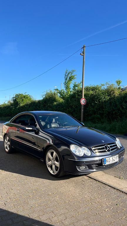 Schwarz Gebraucht 2009 Mercedes CLK220 Avantgarde Coupé | 8.499 € (Etwas zu teuer) - Bild 1/2