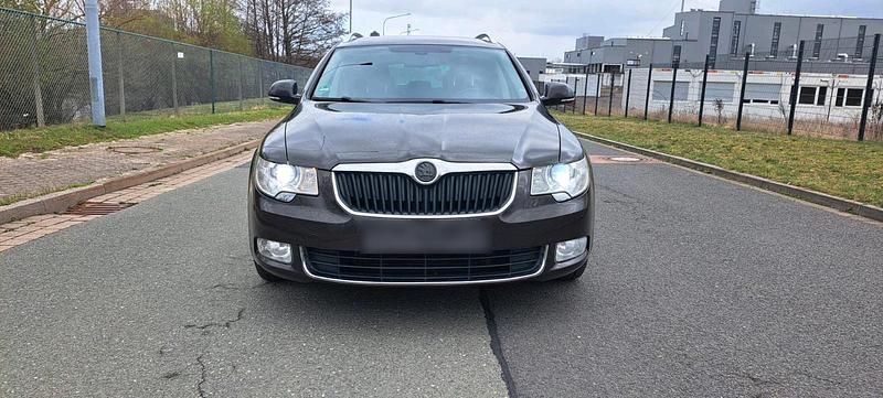 Gebraucht Skoda Superb 170 PS (125 kW) 2013 Braun Kombi