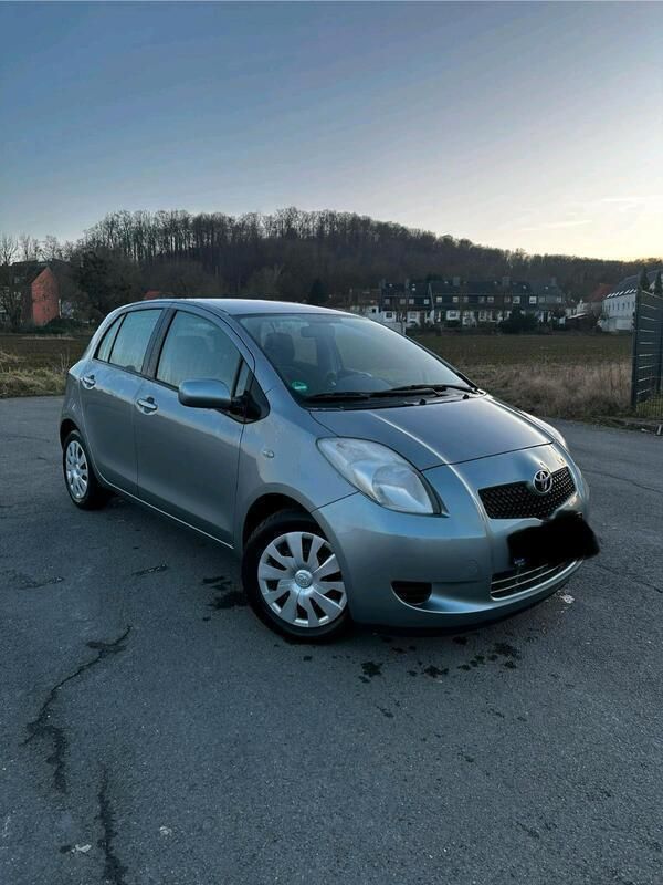 Silber Gebraucht 2007 Toyota Yaris Kleinwagen | 2.899 € (Fairer Preis) - Bild 1/4