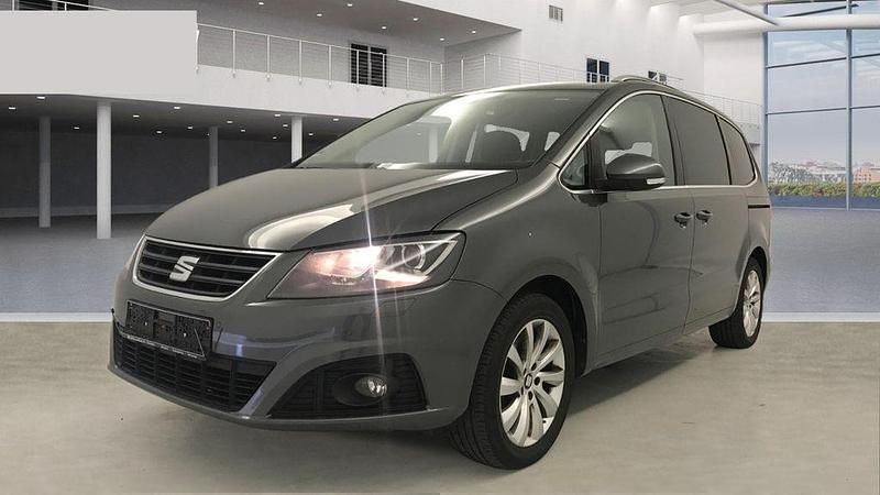Grau Gebraucht 2018 Seat Alhambra Style Van / Kleinbus | 23.990 € (Teuer) - Bild 1/4