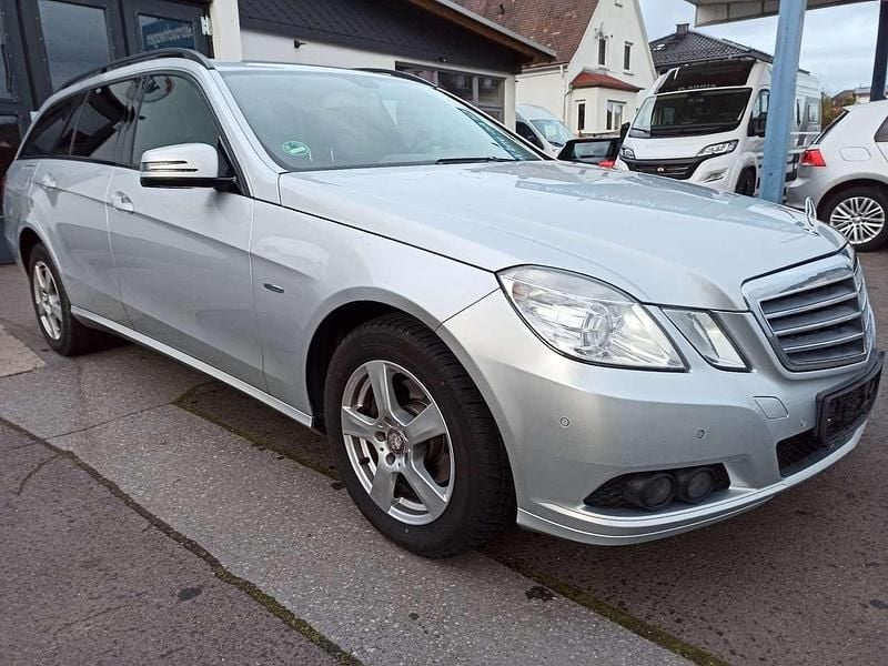 Gebraucht Mercedes E220 170 PS (125 kW) 2010 Iridiumsilber  metalliclack Kombi
