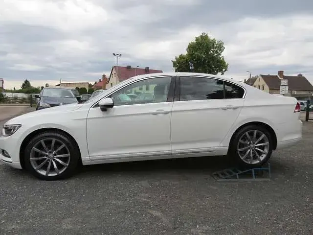 Gebraucht VW Passat Comfortline 150 PS (110 kW) 2018 Weiß Limousine