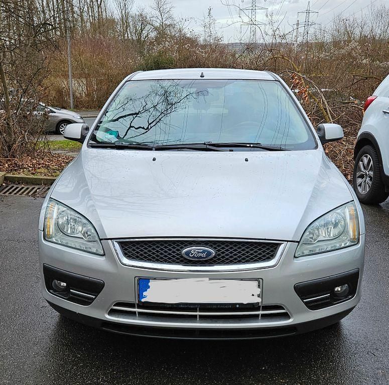Gebraucht Ford Focus Ghia 101 PS (74 kW) 2006 Silber Limousine