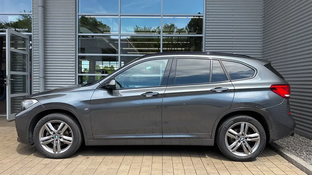 Gebraucht BMW X1 M Sport 150 PS (110 kW) 2022 Mineralgrau metallic SUV
