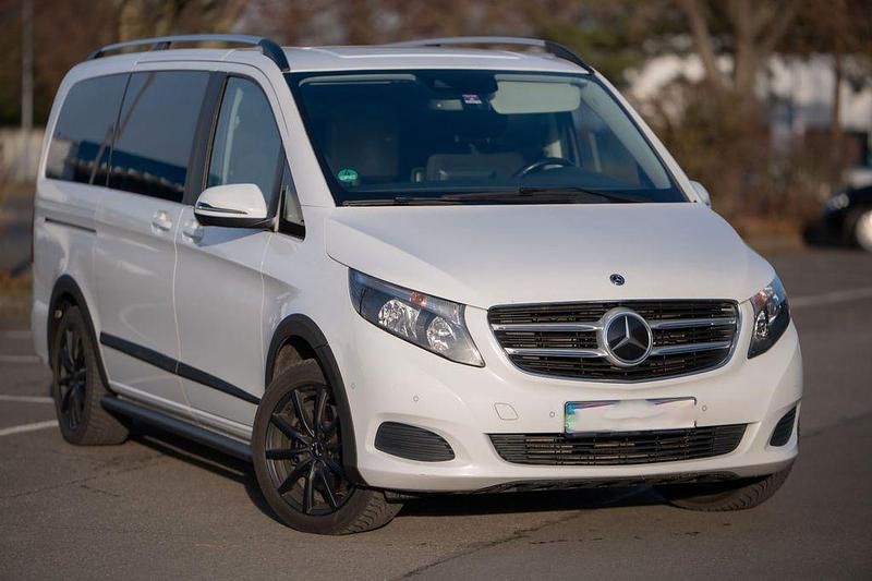 Weiß Gebraucht 2019 Mercedes V250 Edition Van / Kleinbus | 35.000 € (Guter Preis) - Bild 1/4