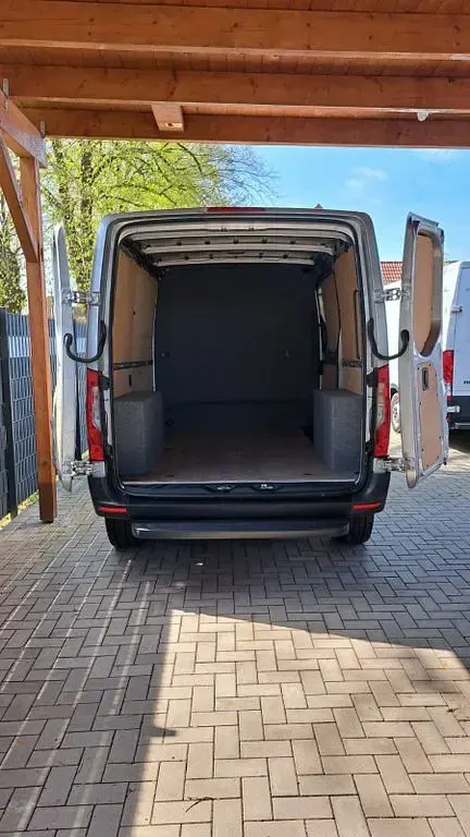 Używany Mercedes Sprinter 143 KM (105 kW) 2019 Srebrny Van