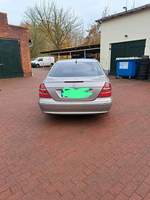 Gebraucht Mercedes E320 Avantgarde 204 PS (150 kW) 2004 Grau Limousine