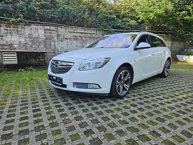 Weiß Gebraucht 2013 Opel Insignia Innovation Kombi | 5.999 € (Fairer Preis) - Bild 1/4