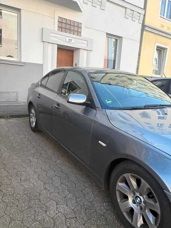 Gebraucht BMW 523 190 PS (139 kW) 2007 Silber Limousine