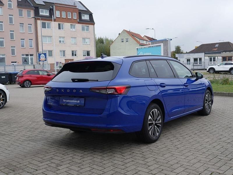 Gebraucht Skoda Superb Selection 150 PS (110 kW) 2024 Blau Kombi