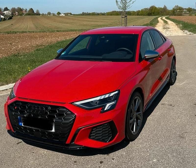 Rot Gebraucht 2023 Audi S3 Ambiente Limousine | 39.999 € (Guter Preis) - Bild 1/4