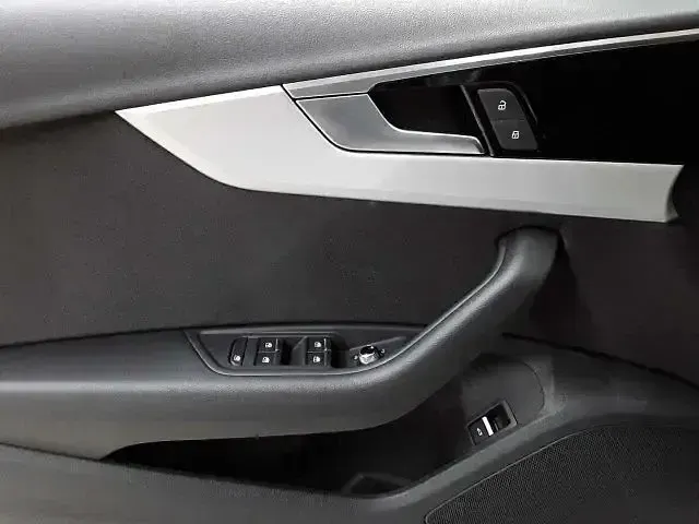 Gebraucht Audi A4 Advanced 204 PS (150 kW) 2024 Florettsilber metallic Kombi