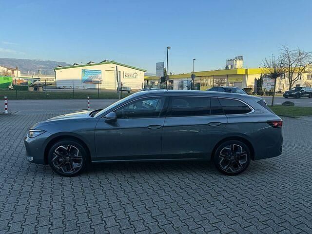 Gebraucht VW Passat 150 PS (110 kW) 2024 Grau Kombi