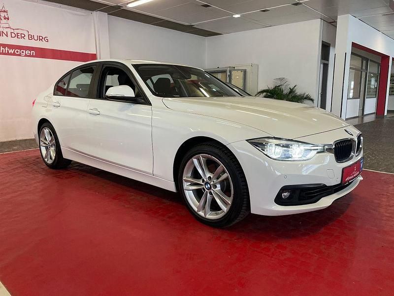Weiß Gebraucht 2018 BMW 318 Limousine | 17.890 € (Fairer Preis) - Bild 1/4