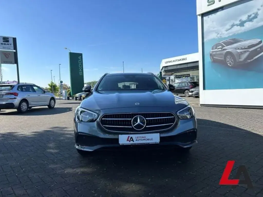 Gebraucht Mercedes E220 194 PS (142 kW) 2021 Metalliclack (grau Kombi