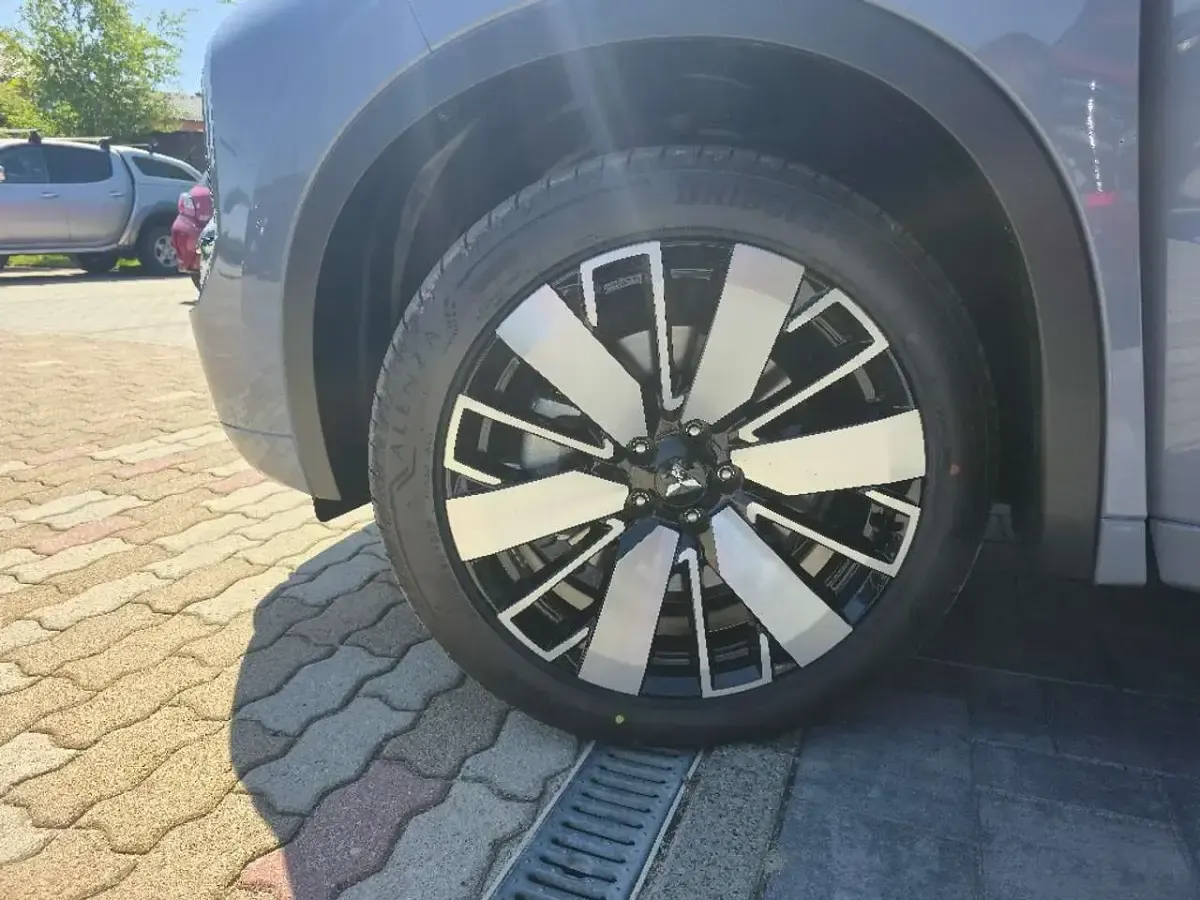 Neu Mitsubishi Outlander P-HEV Diamant Edition 306 PS (225 kW) 2026 Grau SUV