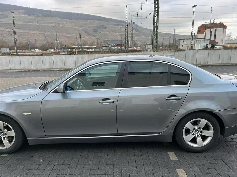 Grau Gebraucht 2008 BMW 525 Limousine | 4.600 € (Guter Preis) - Bild 1/4
