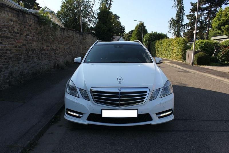 Gebraucht Mercedes E350 Avantgarde 265 PS (194 kW) 2012 Weiß Limousine