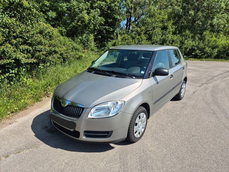Beige Gebraucht 2010 Skoda Fabia Classic Limousine | 5.490 € (Etwas zu teuer) - Bild 1/4