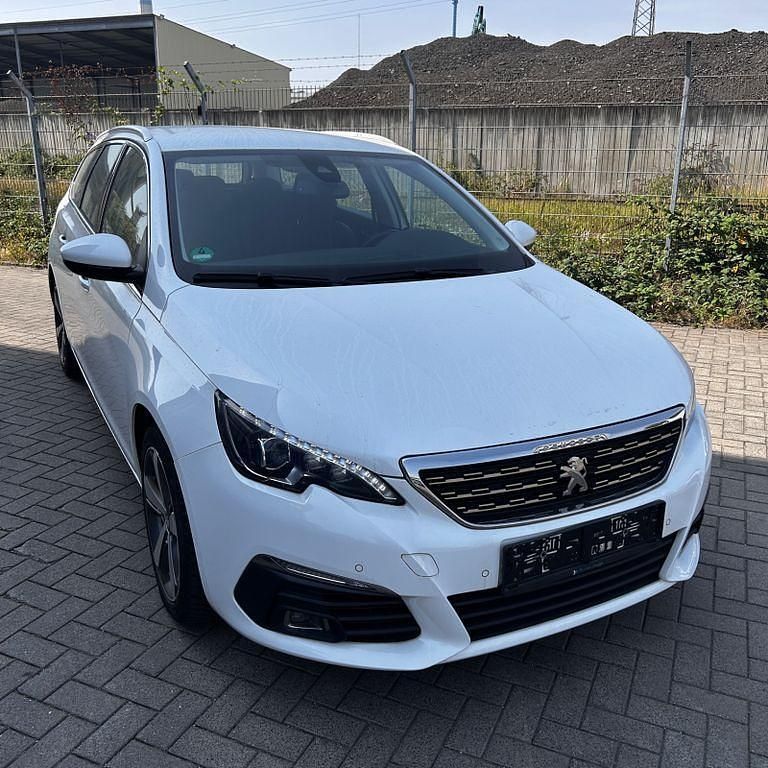 Weiß Gebraucht 2019 Peugeot 308 Allure Kombi | 8.250 € (Guter Preis) - Bild 1/4