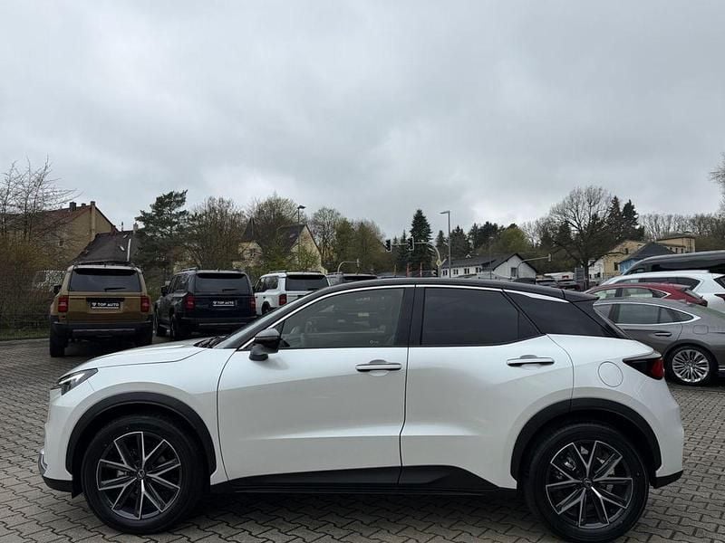 Neu Lexus LBX 136 PS (100 kW) 2026 Weiß SUV