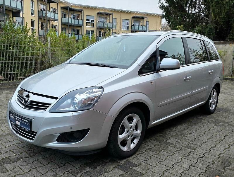 Silber Gebraucht 2014 Opel Zafira Family Van / Kleinbus | 4.990 € (Guter Preis) - Bild 1/4