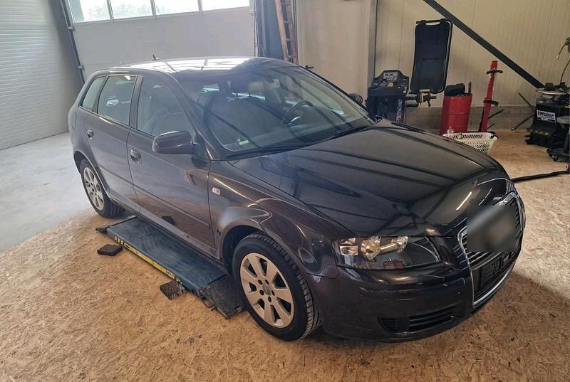 Grau Gebraucht 2006 Audi A3 Ambiente Kombi | 3.800 € (Fairer Preis) - Bild 1/4