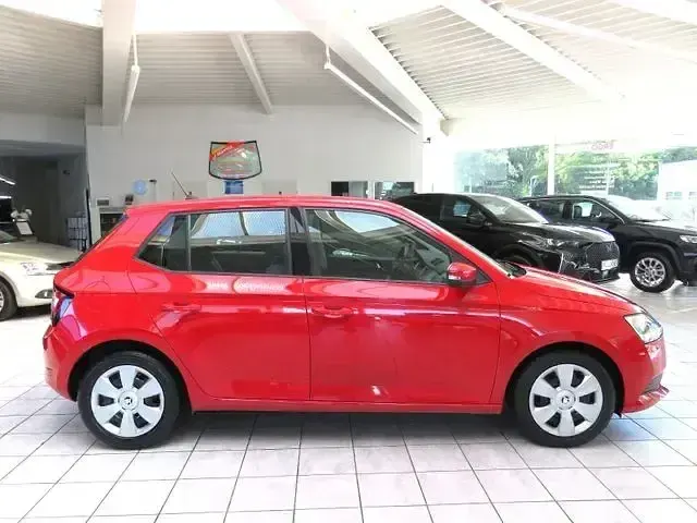 Gebraucht Skoda Fabia Ambition 60 PS (44 kW) 2021 Rot Kleinwagen
