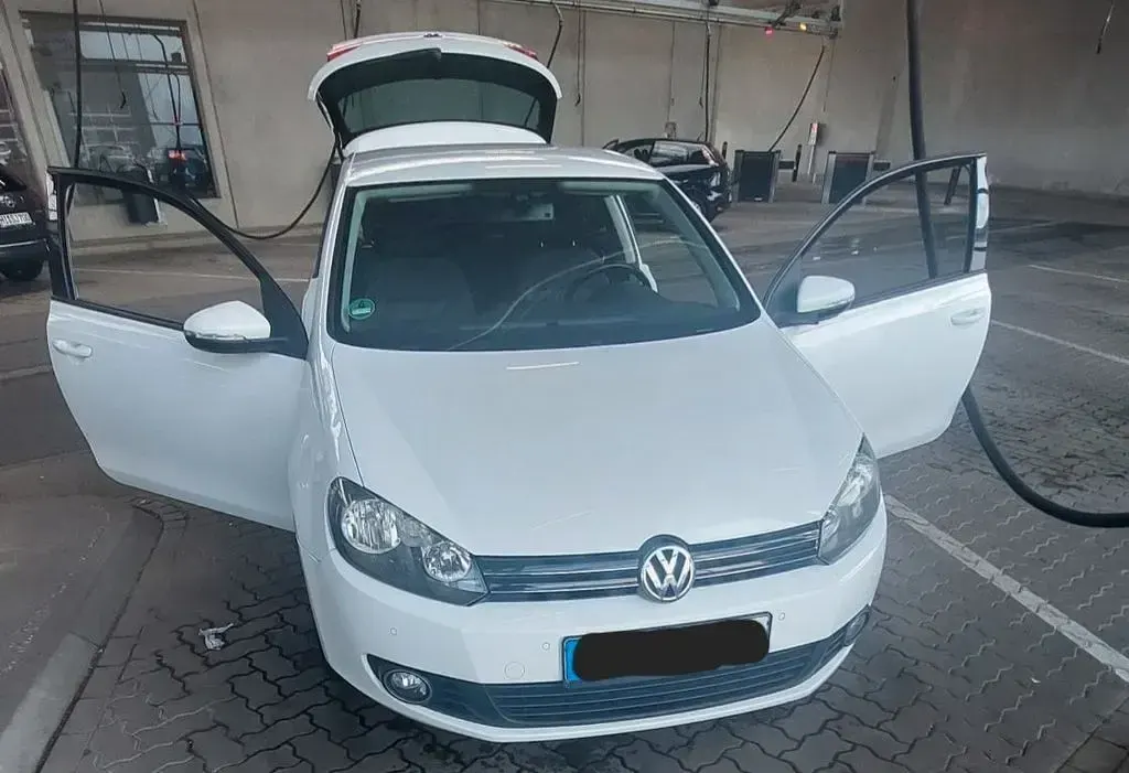 Gebraucht VW Golf VI Team 102 PS (75 kW) 2009 Weiß Limousine