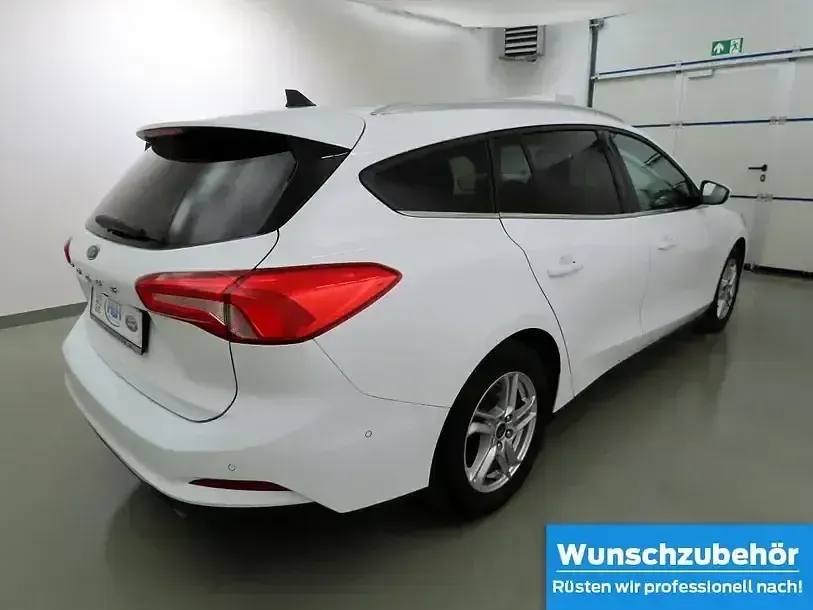 Używany Ford Focus 150 KM (110 kW) 2022 Biały Sedan/Limuzyna