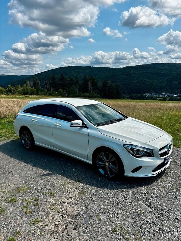 Gebraucht Mercedes CLA180 122 PS (89 kW) 2017 Weiß Limousine