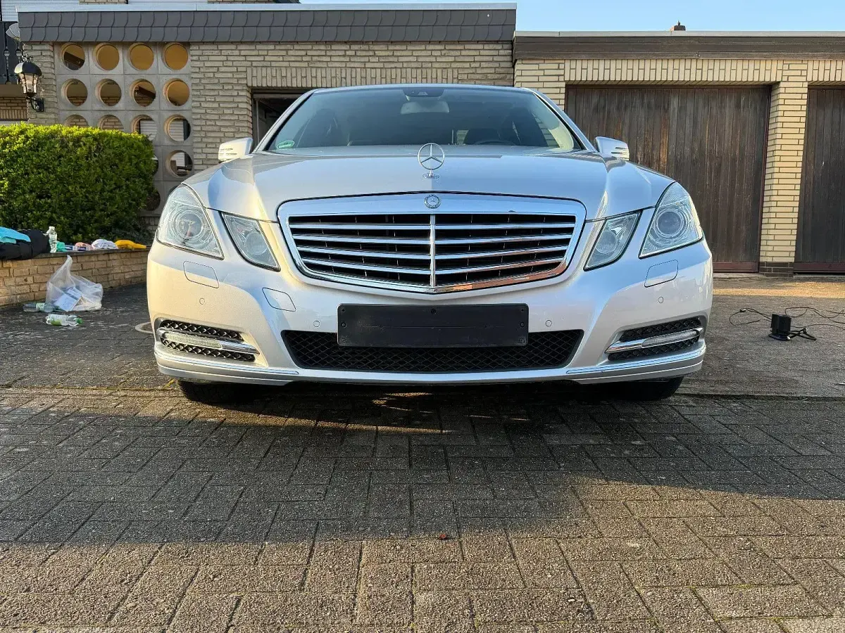Second-hand Mercedes E250 204 CP (150 kW) 2010 Argintiu Berlinǎ