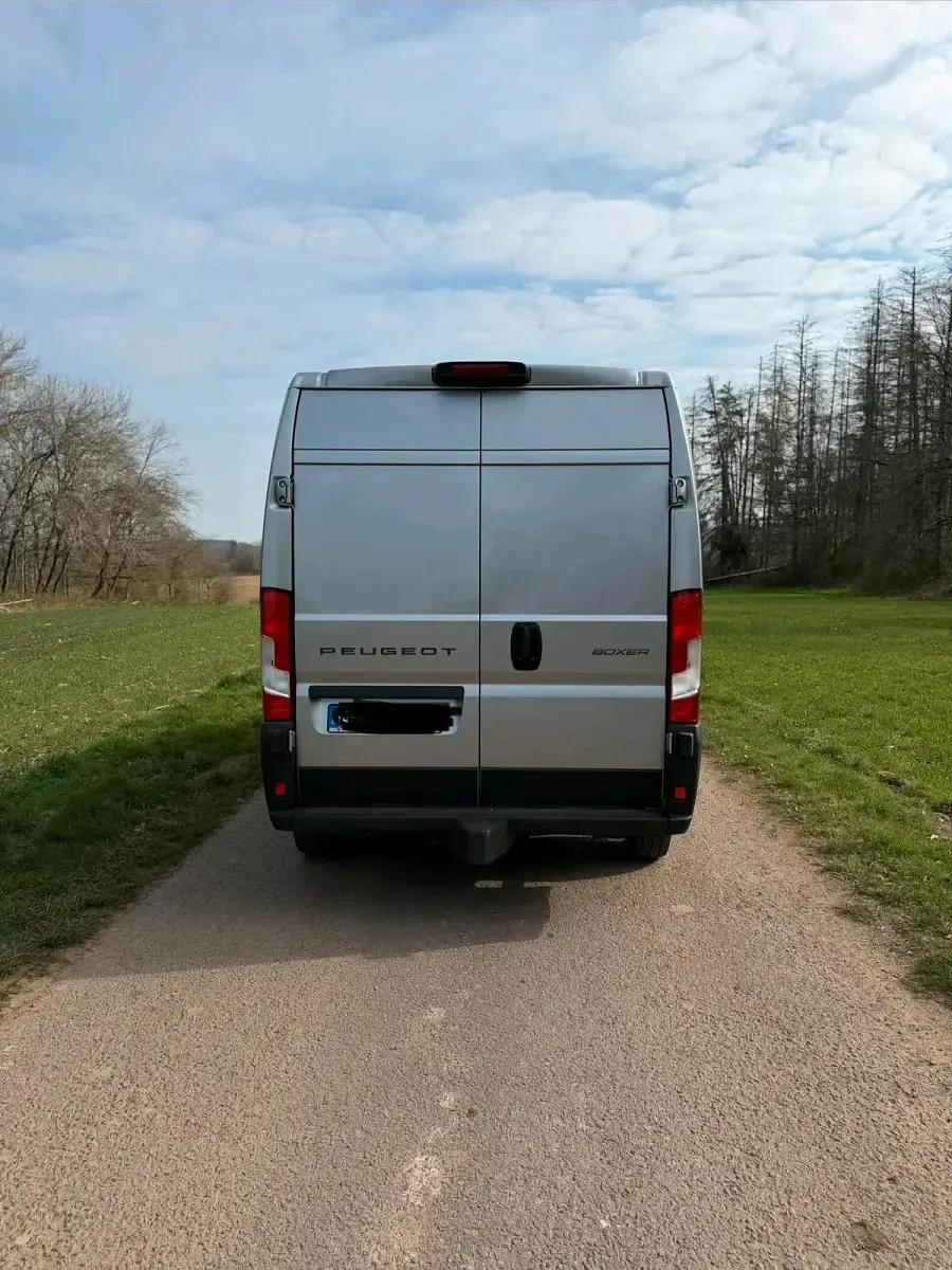 Gebraucht Peugeot Boxer 140 PS (102 kW) 2024 Silber Van