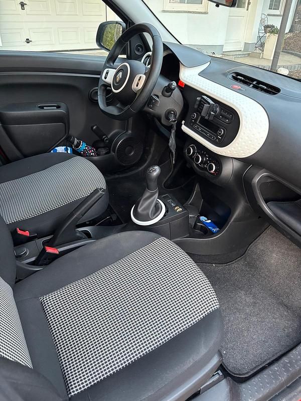 Gebraucht Renault Twingo Life 70 PS (51 kW) 2017 Rot Kleinwagen