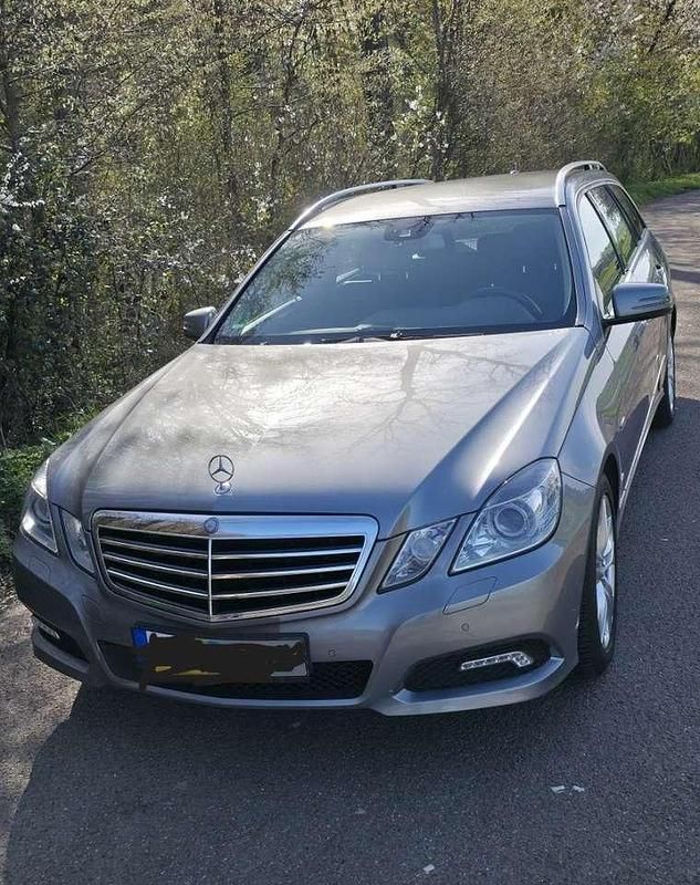 Gebraucht Mercedes E250 Avantgarde 204 PS (150 kW) 2010 Silber Kombi