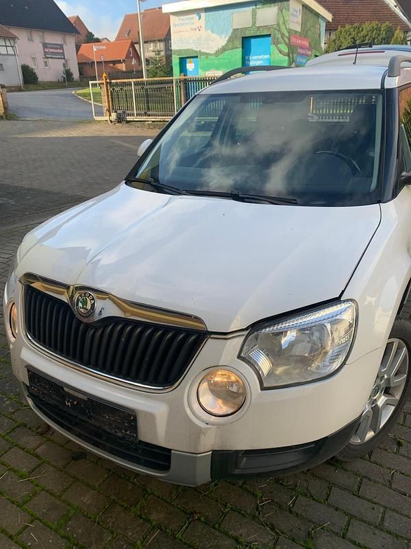 Weiß Gebraucht 2014 Skoda Yeti SUV | 5.300 € (Guter Preis) - Bild 1/4