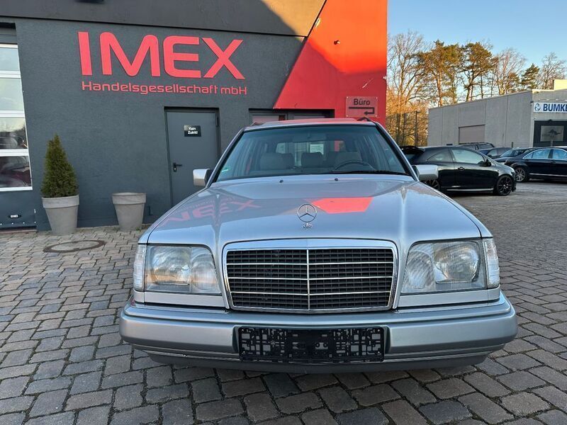 Brugt Mercedes E220 150 HK (110 kW) 1993 Sølv Stationcar