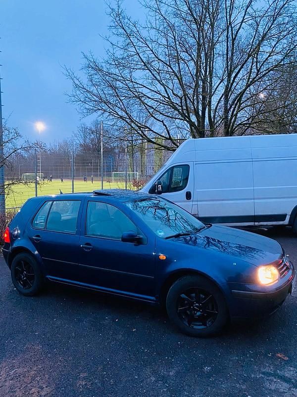 Blau Gebraucht 1998 VW Golf IV Kleinwagen | 3.290 € (Etwas zu teuer) - Bild 1/4
