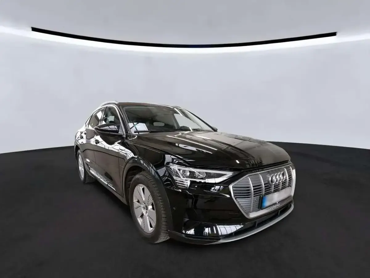 Second-hand Audi e-tron Sportback Advanced 300 kW (408 CP) 2023 Negru SUV