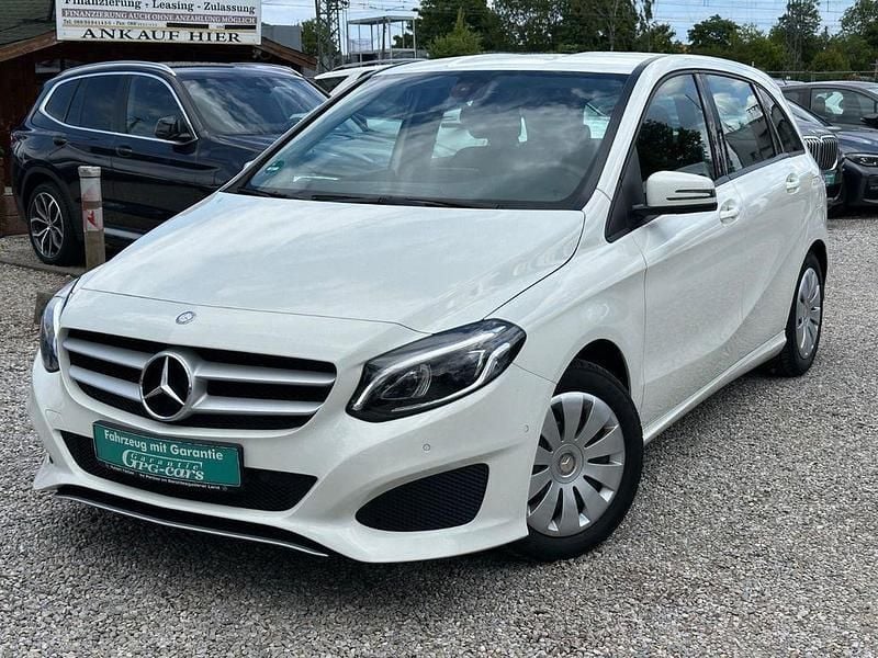 Weiß Gebraucht 2015 Mercedes B200 Van / Kleinbus | 13.990 € (Fairer Preis) - Bild 1/4